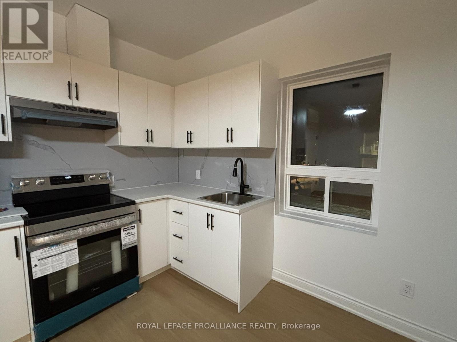 #2 - 380 Park Street N, Peterborough (Town Ward 3), Ontario  K9H 4P8 - Photo 6 - X12598932