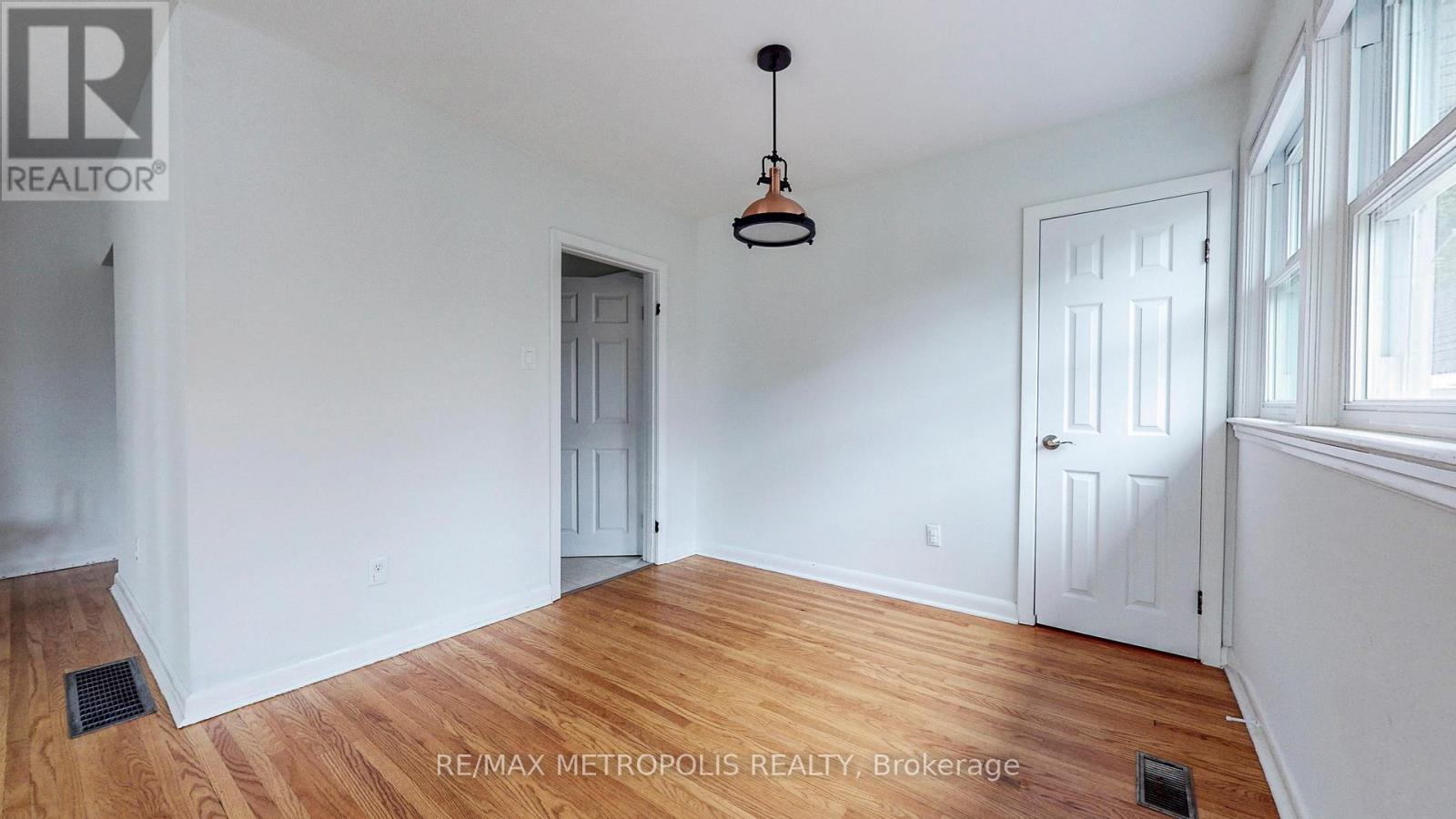 Main - 1020 Brewer Street, Peterborough Central (South), Ontario  K9J 5B4 - Photo 12 - X12599352