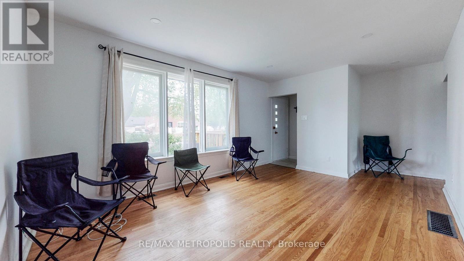 Main - 1020 Brewer Street, Peterborough Central (South), Ontario  K9J 5B4 - Photo 7 - X12599352