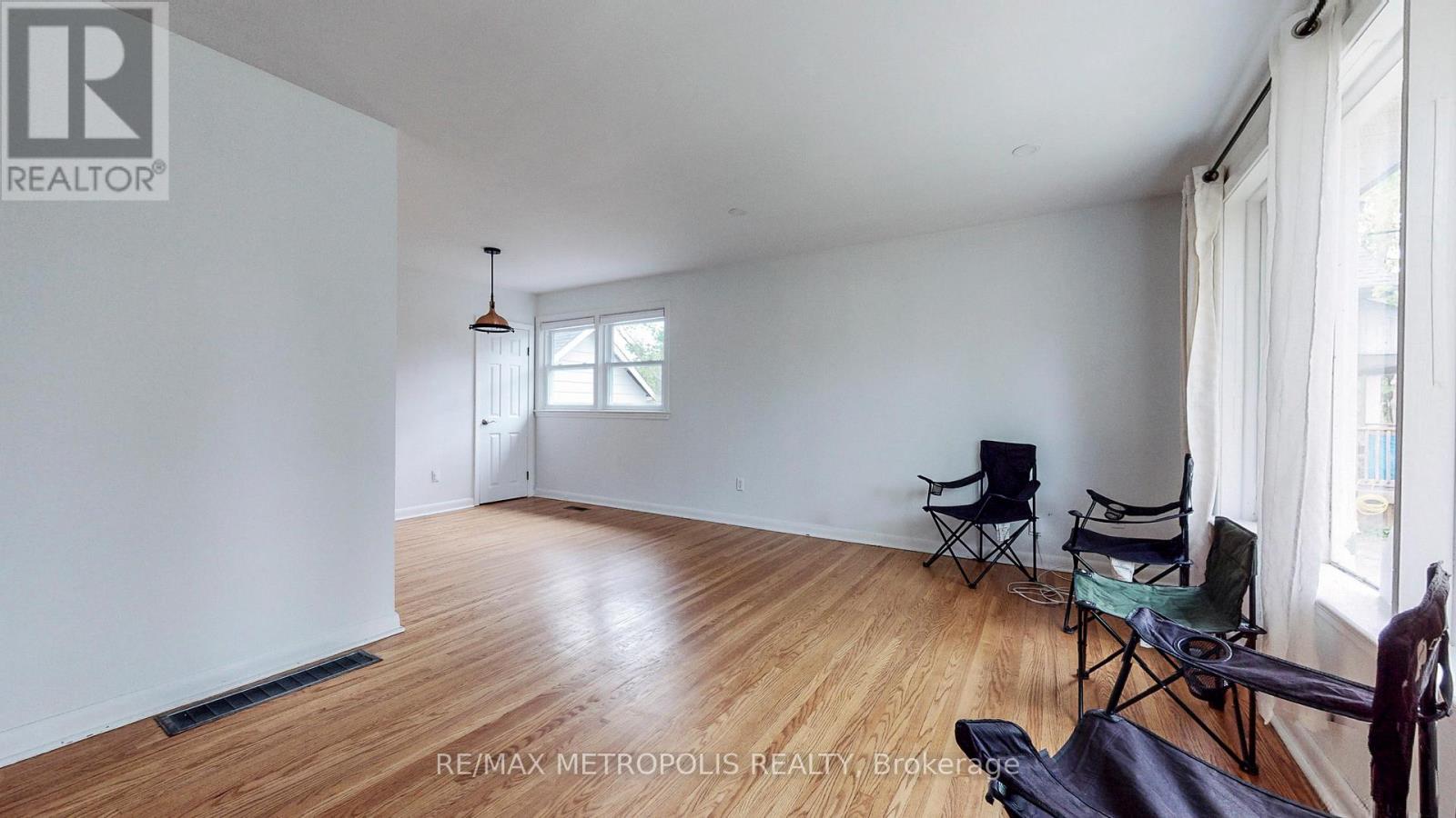 Main - 1020 Brewer Street, Peterborough Central (South), Ontario  K9J 5B4 - Photo 9 - X12599352