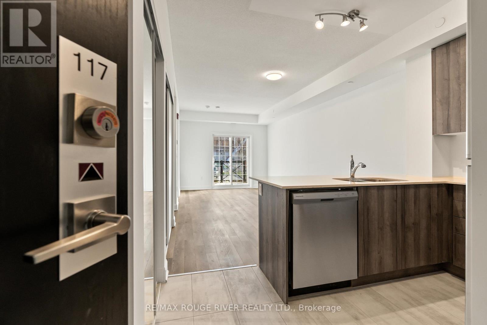 117 - 50 Lakebreeze Drive, Clarington (Newcastle), Ontario  L1B 0V9 - Photo 3 - E12601274