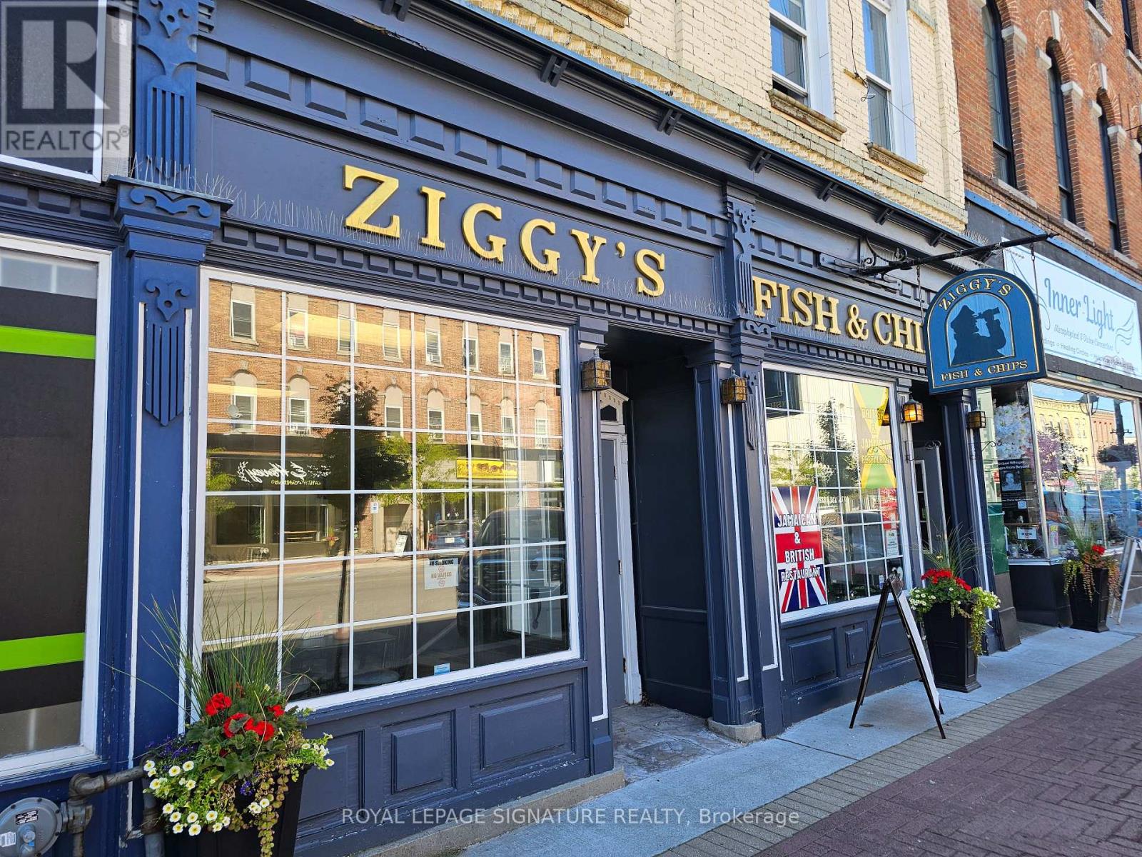 21 Kent Street W, Kawartha Lakes (Lindsay), Ontario  K9V 2X9 - Photo 2 - X12601830