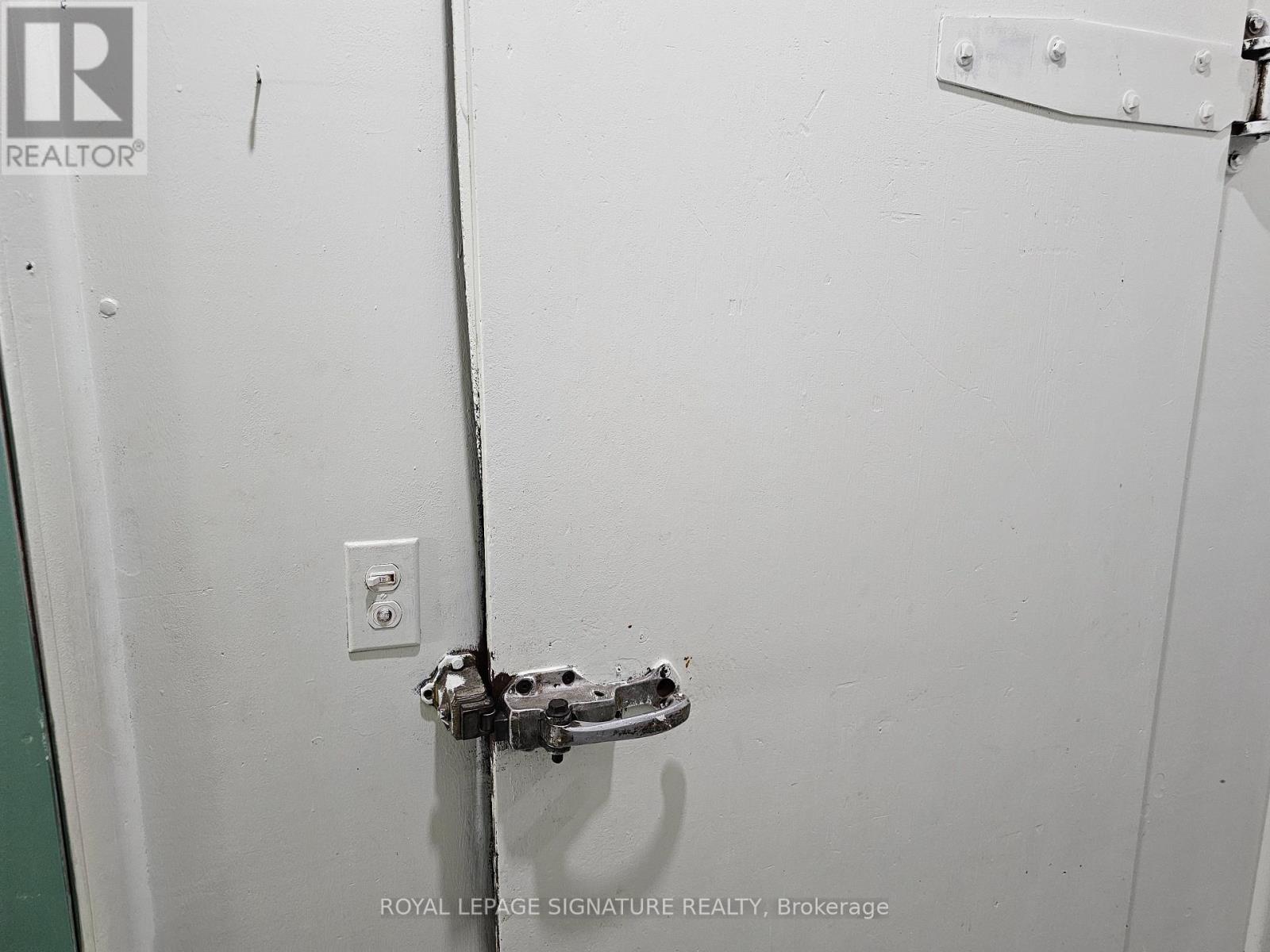 21 Kent Street W, Kawartha Lakes (Lindsay), Ontario  K9V 2X9 - Photo 9 - X12601830