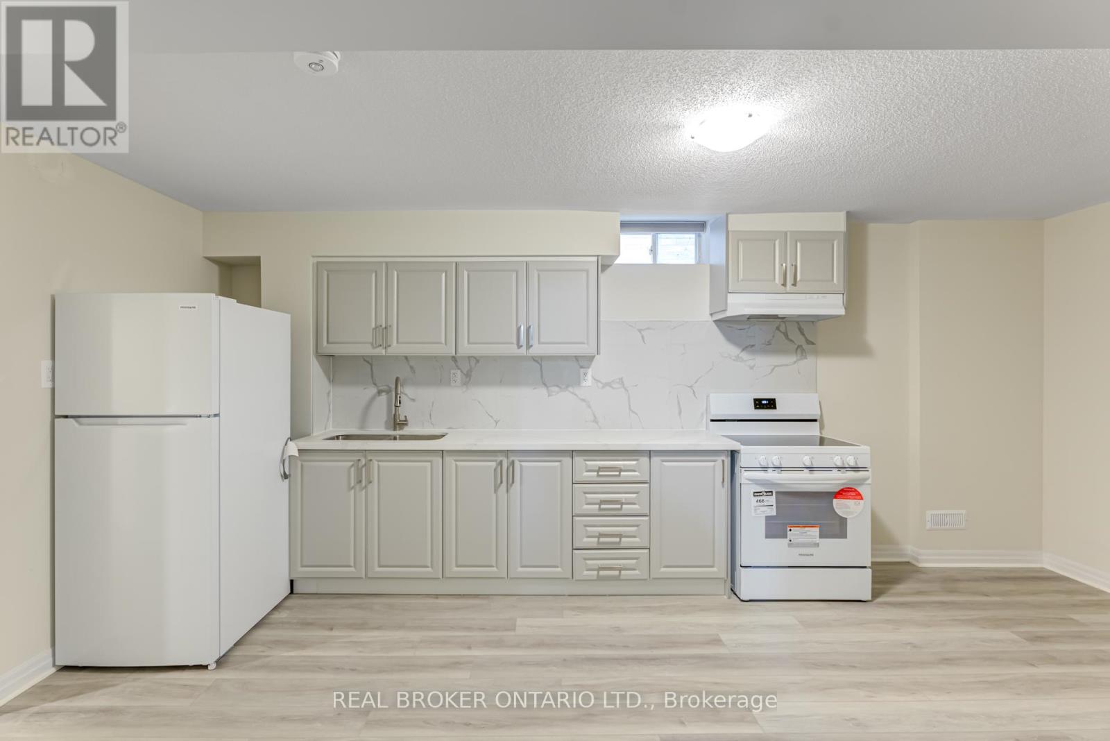 6 Northrop Bsmt Avenue N, Clarington (Newcastle), Ontario  L1B 1G9 - Photo 2 - E12604080