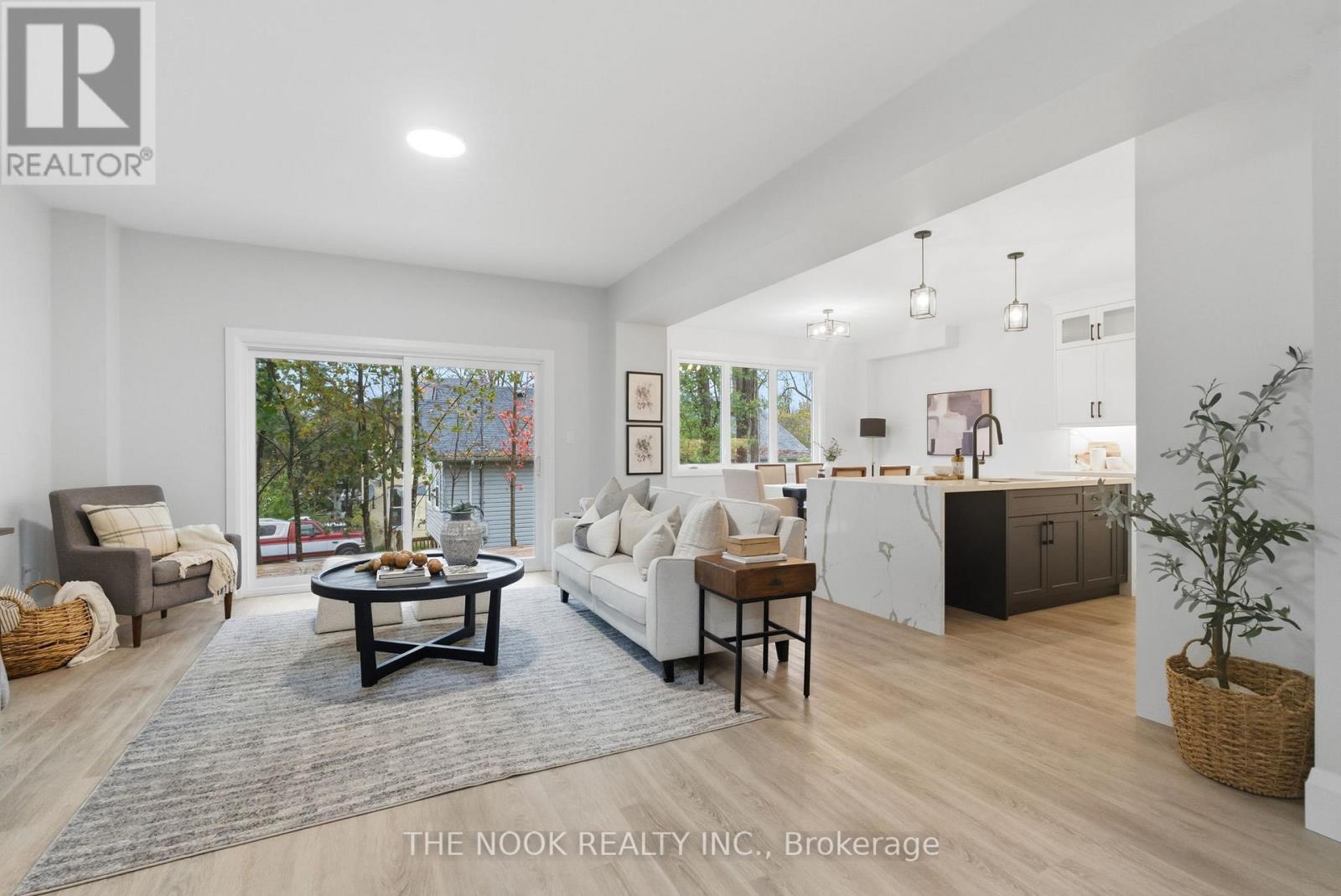 50 Russell Street E, Kawartha Lakes (Lindsay), Ontario  K9V 2A6 - Photo 11 - X12604666