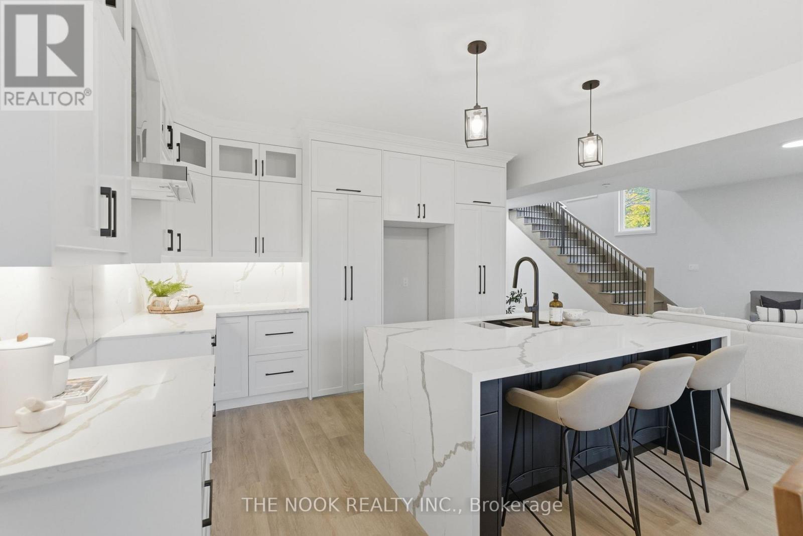 50 Russell Street E, Kawartha Lakes (Lindsay), Ontario  K9V 2A6 - Photo 14 - X12604666