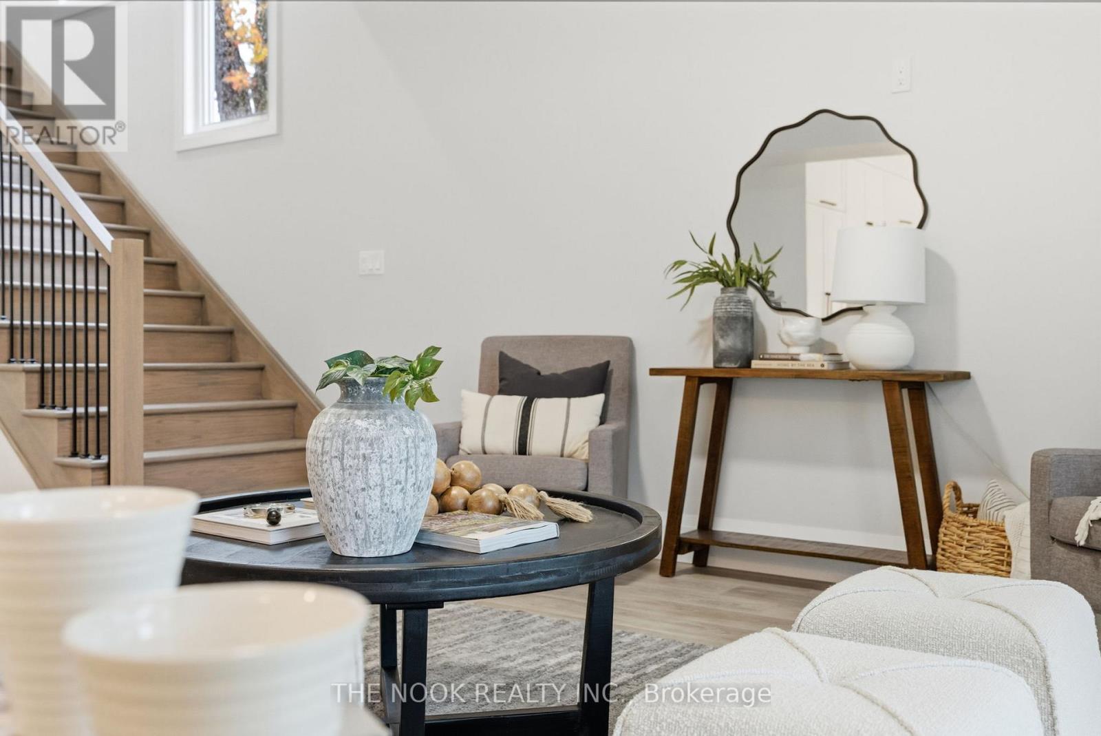 50 Russell Street E, Kawartha Lakes (Lindsay), Ontario  K9V 2A6 - Photo 8 - X12604666