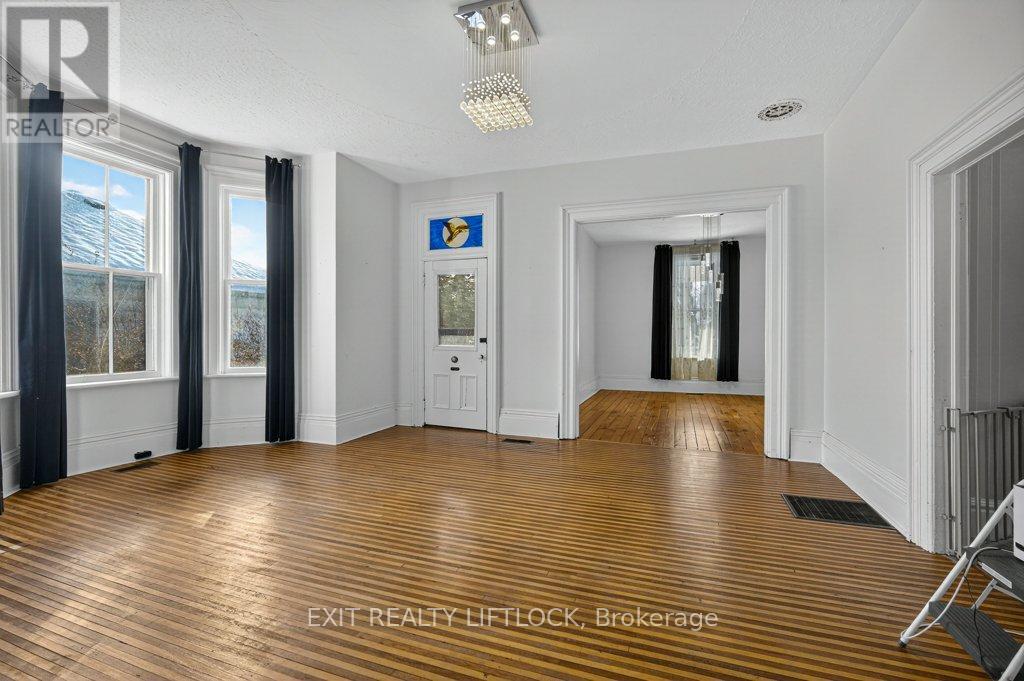 212 Barnardo Avenue, Peterborough (Northcrest Ward 5), Ontario  K9H 5V7 - Photo 11 - X12605256