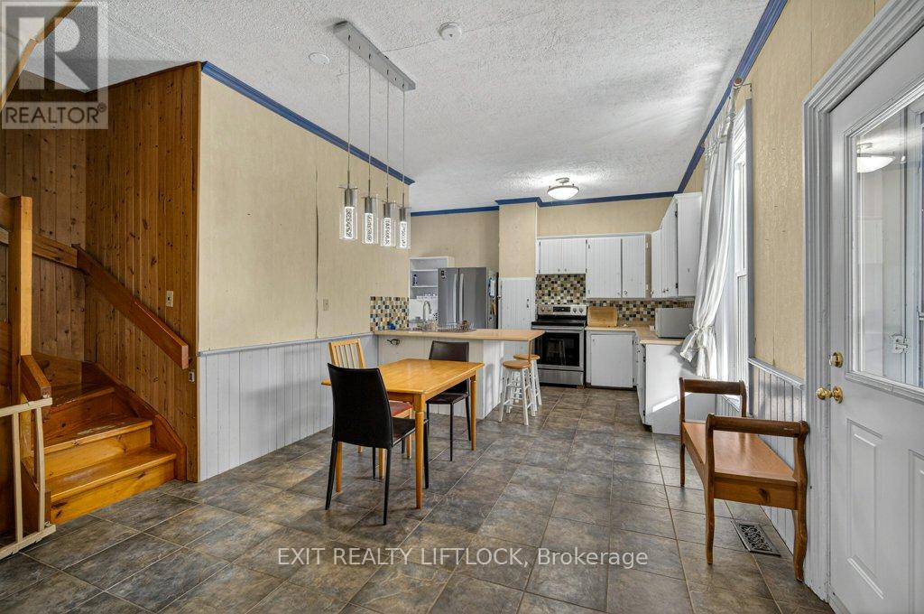 212 Barnardo Avenue, Peterborough (Northcrest Ward 5), Ontario  K9H 5V7 - Photo 12 - X12605256