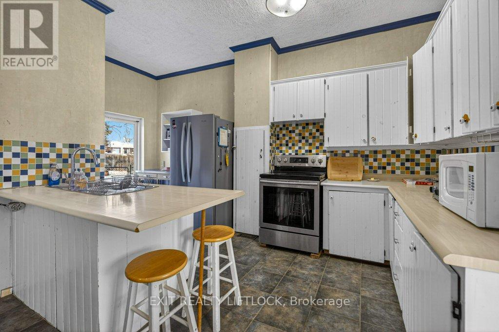 212 Barnardo Avenue, Peterborough (Northcrest Ward 5), Ontario  K9H 5V7 - Photo 14 - X12605256