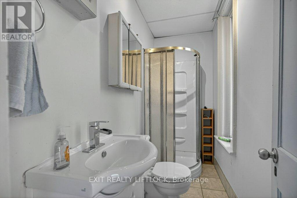 212 Barnardo Avenue, Peterborough (Northcrest Ward 5), Ontario  K9H 5V7 - Photo 16 - X12605256