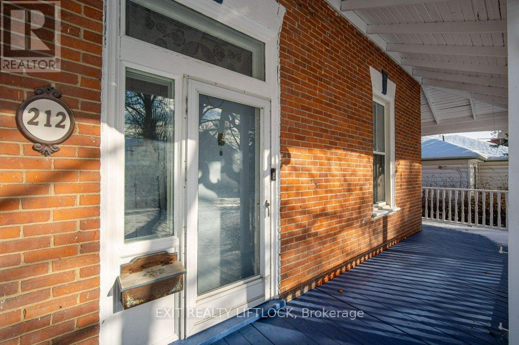 212 Barnardo Avenue, Peterborough (Northcrest Ward 5), Ontario  K9H 5V7 - Photo 3 - X12605256