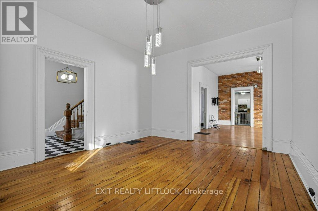 212 Barnardo Avenue, Peterborough (Northcrest Ward 5), Ontario  K9H 5V7 - Photo 7 - X12605256