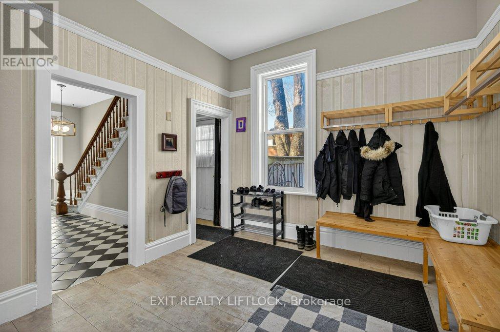 212 Barnardo Avenue, Peterborough (Northcrest Ward 5), Ontario  K9H 5V7 - Photo 8 - X12605256