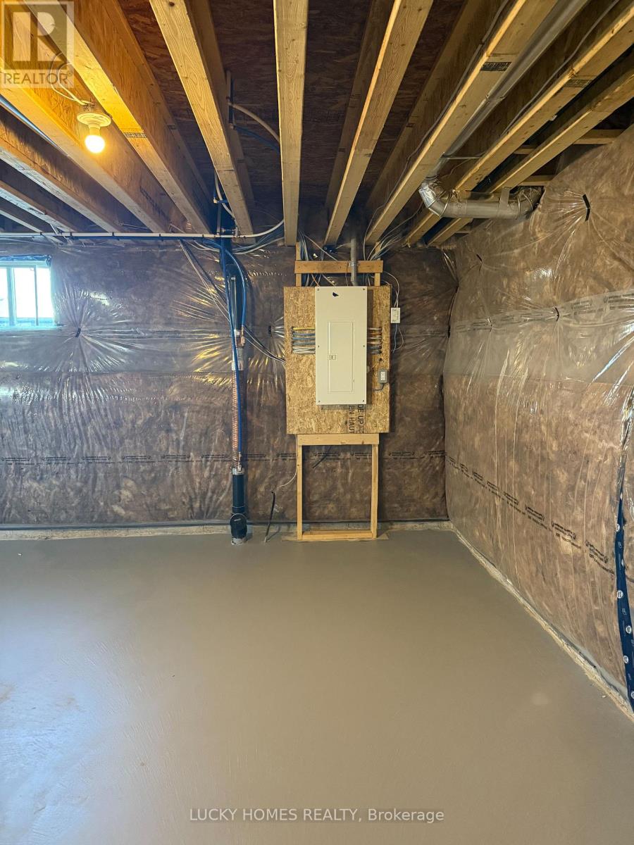 15 Fisher Road, Kawartha Lakes (Lindsay), Ontario  K9V 0E5 - Photo 33 - X12606548