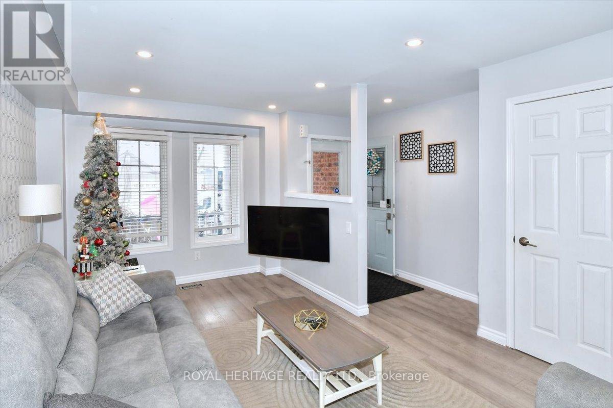 542 Garbutt Terrace, Peterborough (Northcrest Ward 5), Ontario  K9H 7S8 - Photo 7 - X12606996