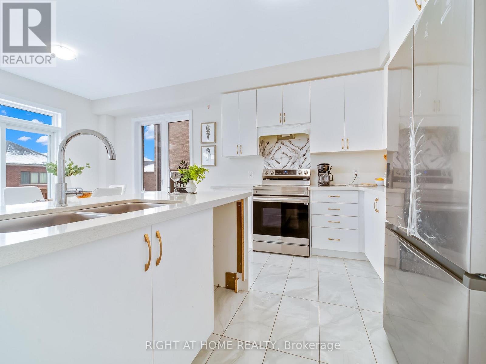 79 Ed Ewert Avenue, Clarington (Newcastle), Ontario  L1B 0W7 - Photo 11 - E12608538