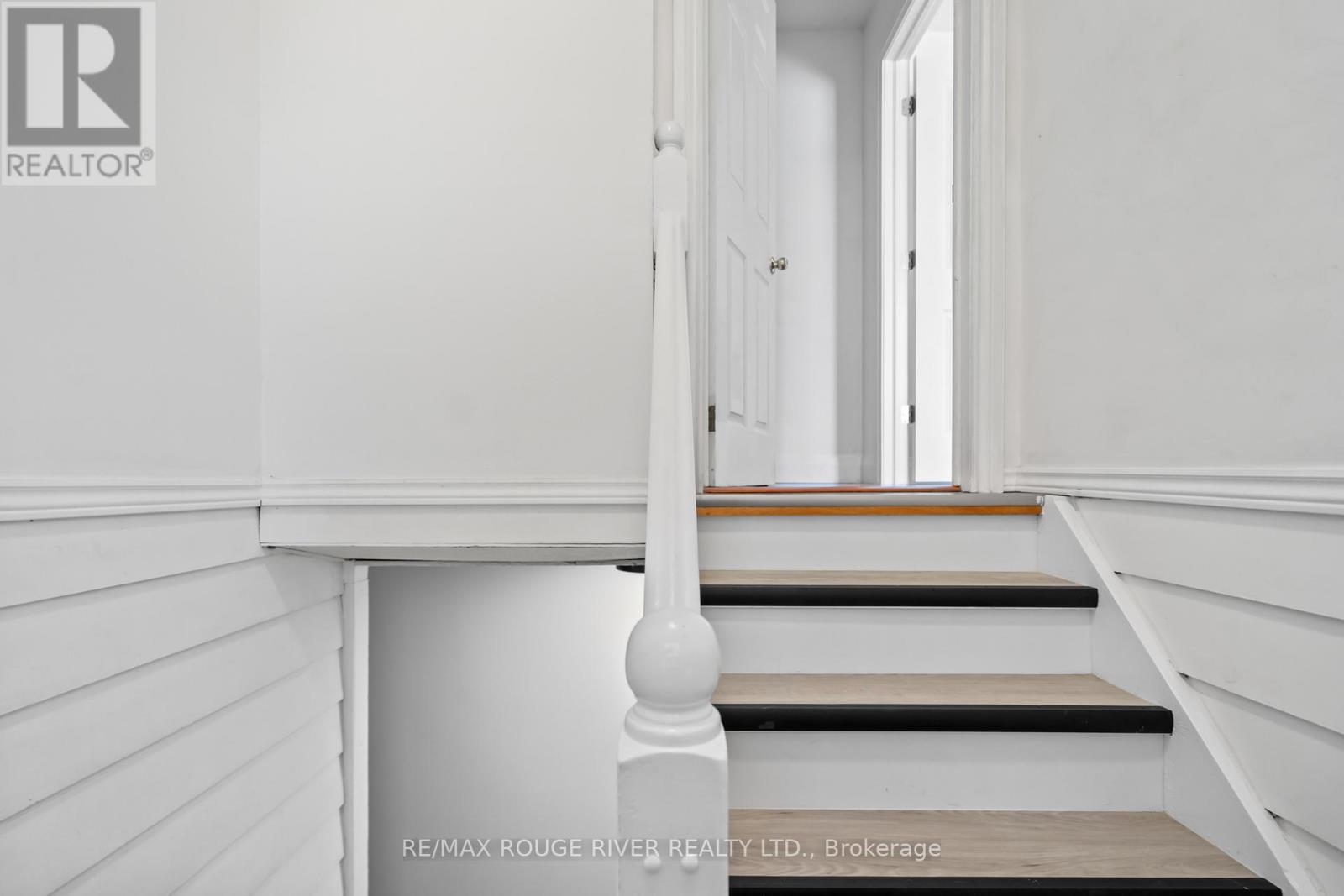 Main - 599 Otonabee Drive, Peterborough (Ashburnham Ward 4), Ontario  K9J 7X8 - Photo 5 - X12609182