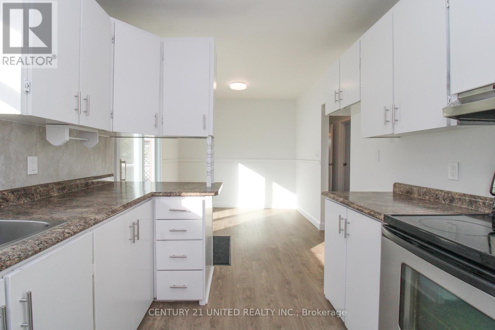 611 Asburnham Drive, Peterborough (Ashburnham Ward 4), Ontario  K9L 2A2 - Photo 10 - X12609276