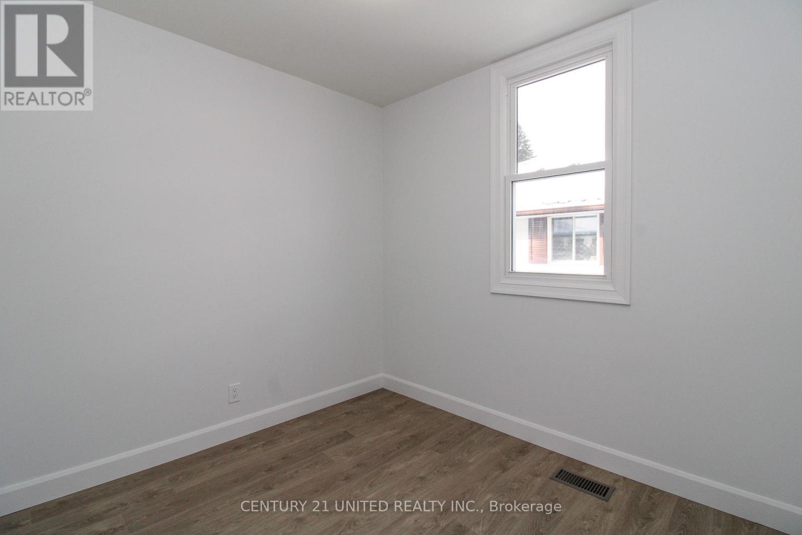 611 Asburnham Drive, Peterborough (Ashburnham Ward 4), Ontario  K9L 2A2 - Photo 18 - X12609276