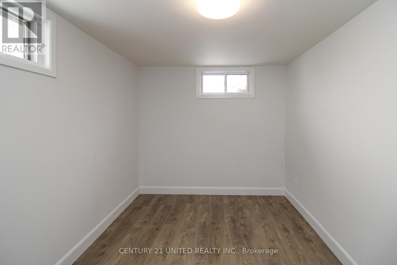 611 Asburnham Drive, Peterborough (Ashburnham Ward 4), Ontario  K9L 2A2 - Photo 34 - X12609276