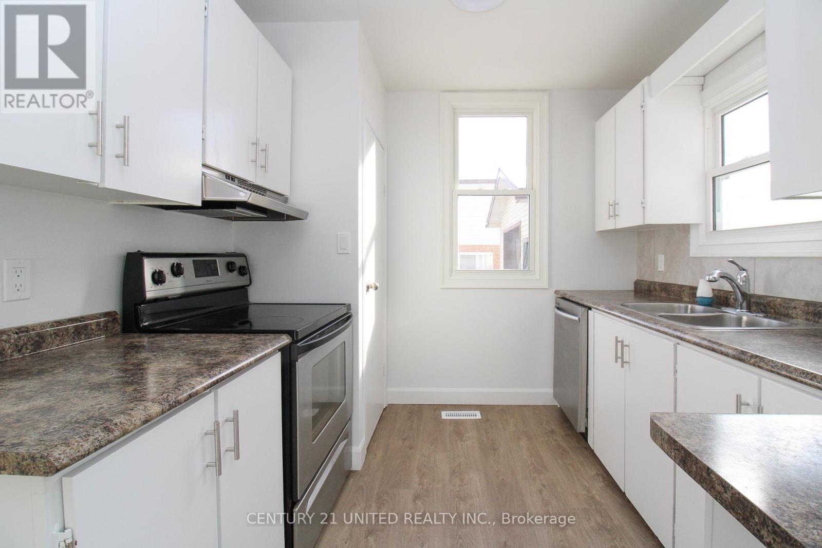 611 Asburnham Drive, Peterborough (Ashburnham Ward 4), Ontario  K9L 2A2 - Photo 8 - X12609276