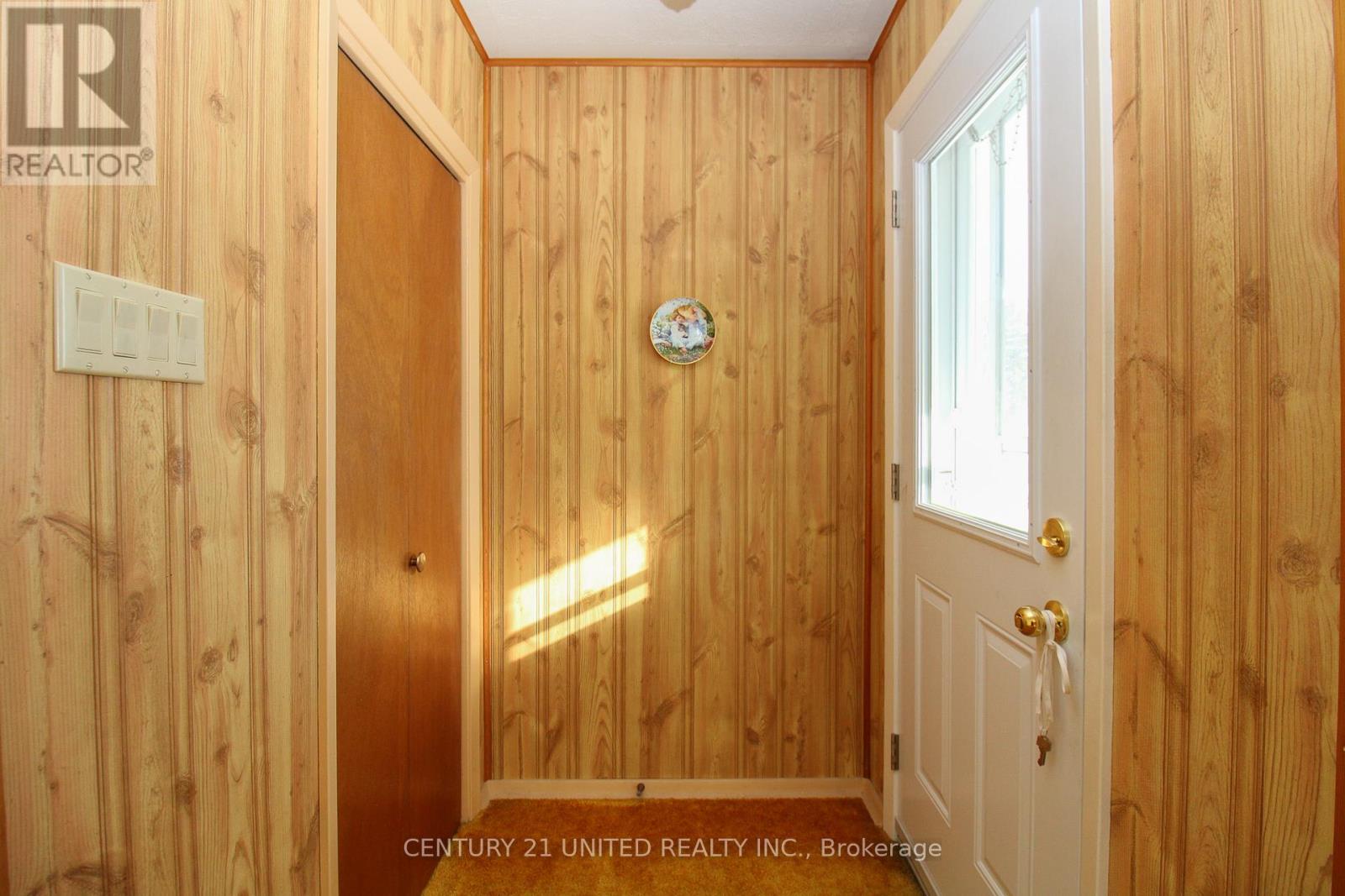 636 Cameron Street, Peterborough (Otonabee Ward 1), Ontario  K9J 3Z8 - Photo 5 - X12610214