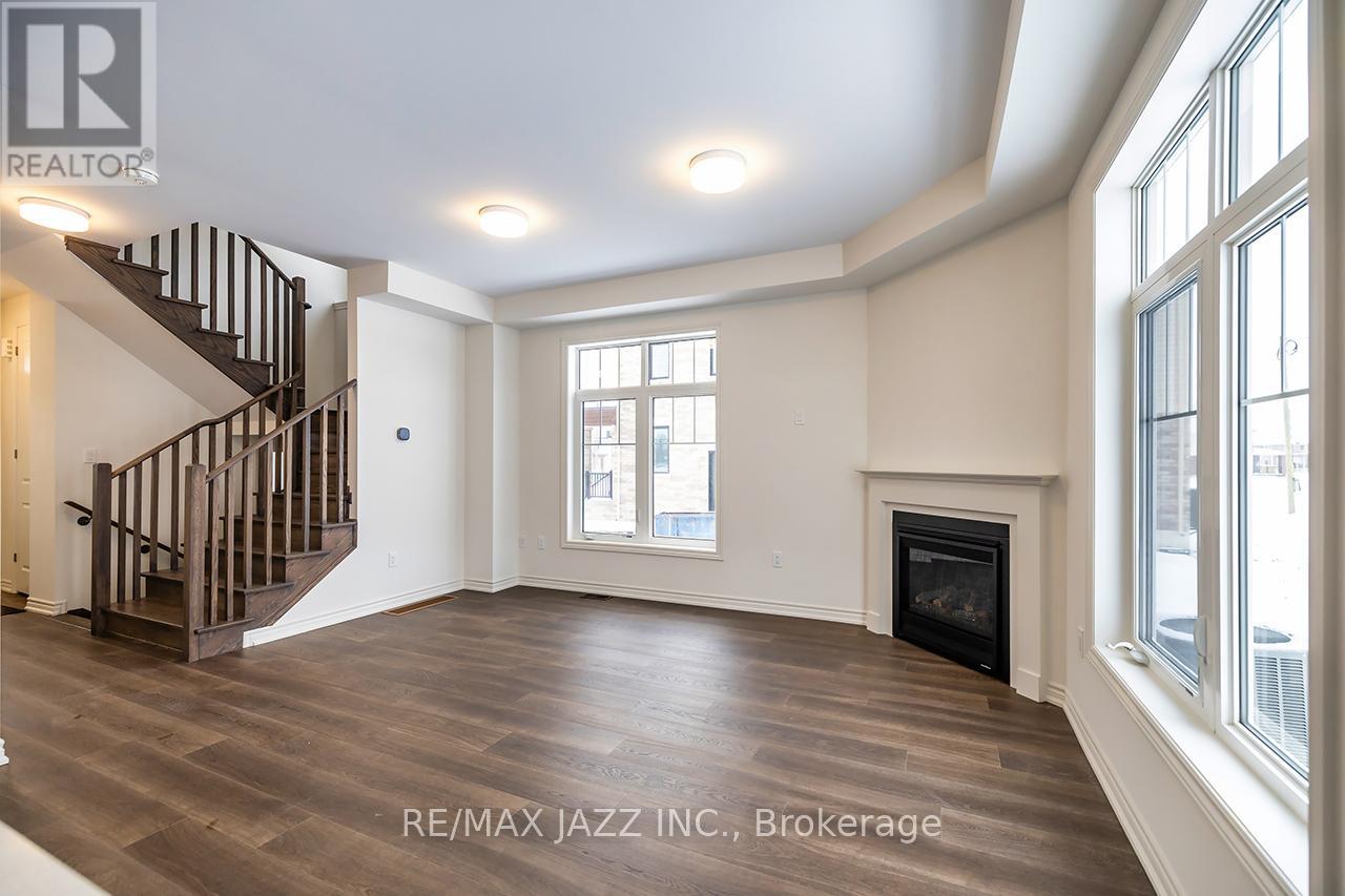 67 Debois Street, Kawartha Lakes (Lindsay), Ontario  K9V 0S5 - Photo 5 - X12610248