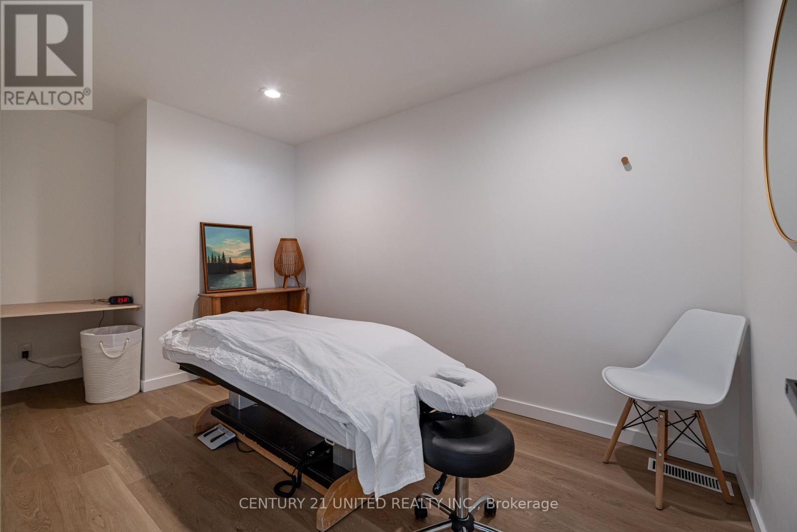 174-176 Hunter Street W, Peterborough (Town Ward 3), Ontario  K9H 2L2 - Photo 10 - X12610582