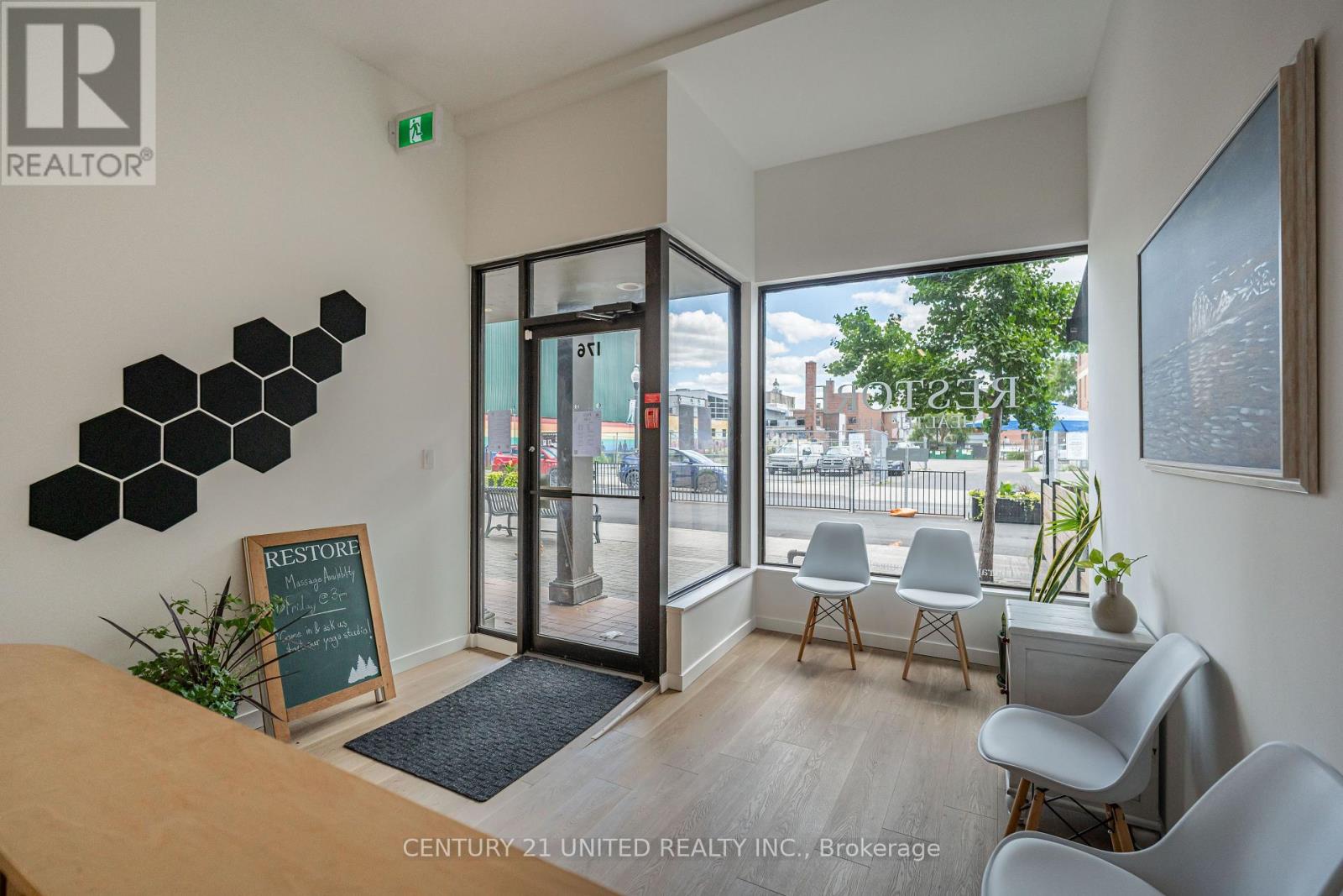 174-176 Hunter Street W, Peterborough (Town Ward 3), Ontario  K9H 2L2 - Photo 3 - X12610582