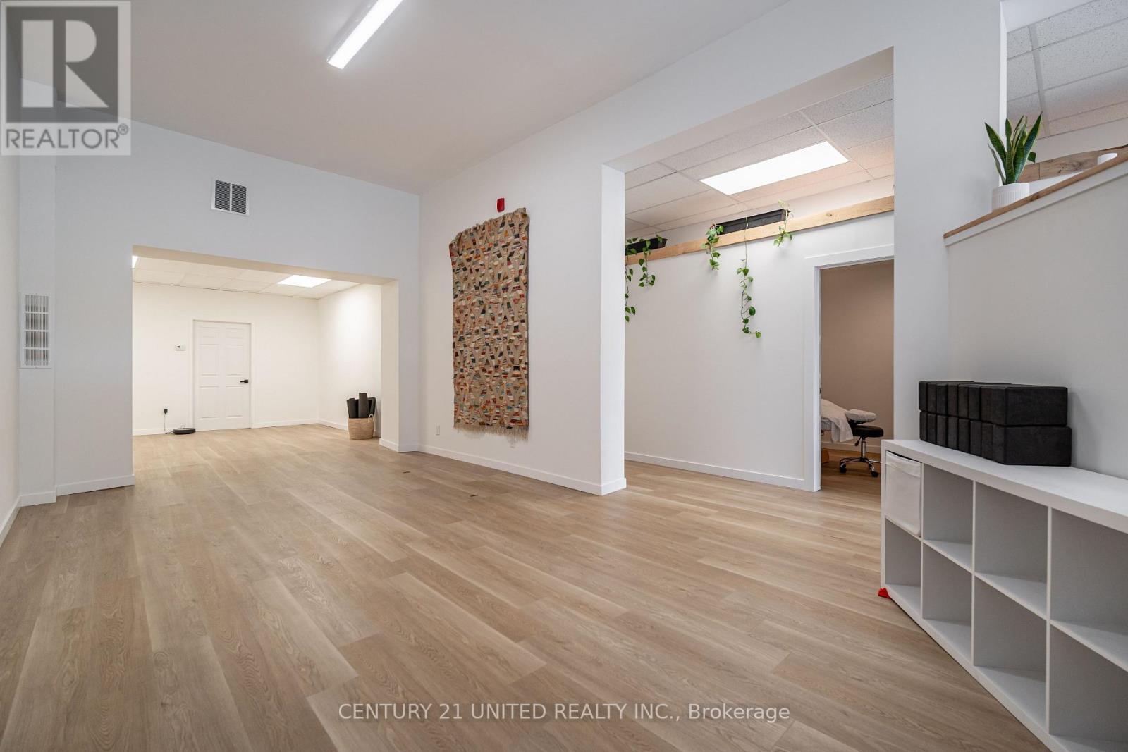 174-176 Hunter Street W, Peterborough (Town Ward 3), Ontario  K9H 2L2 - Photo 6 - X12610582