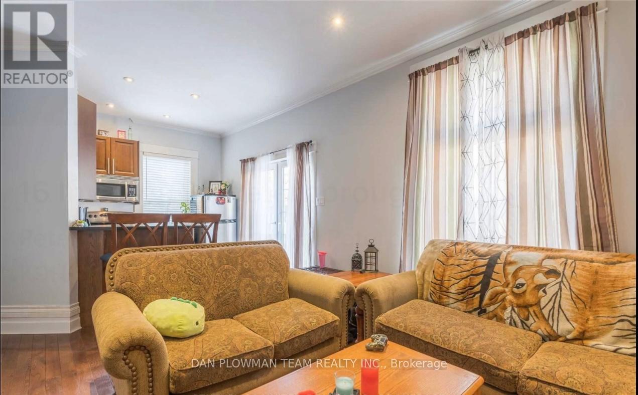 16 Inverlea Street, Peterborough (Northcrest Ward 5), Ontario  K9H 5P9 - Photo 4 - X12611432