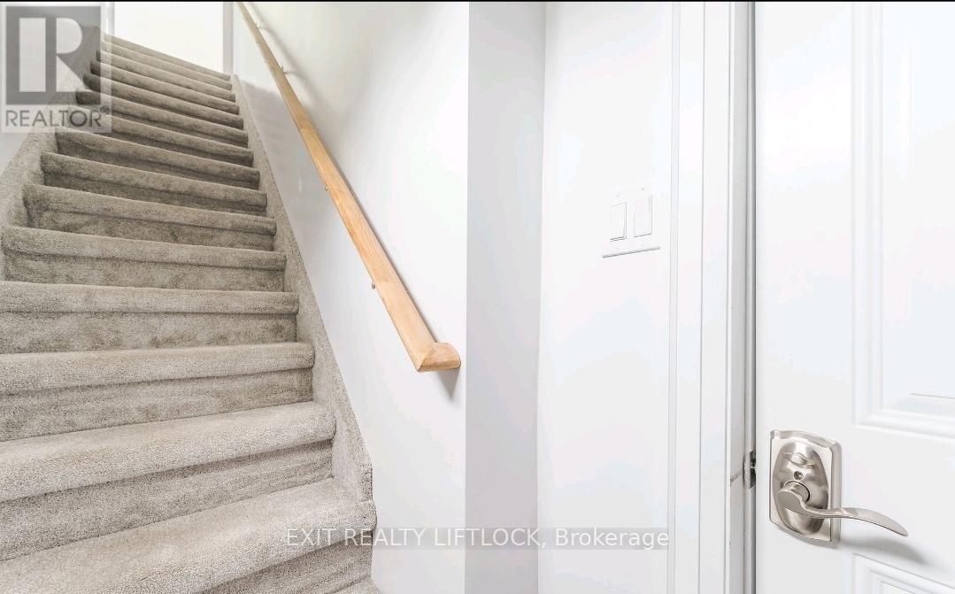 825 Cameron Street, Peterborough (Otonabee Ward 1), Ontario  K9J 4A2 - Photo 3 - X12613124