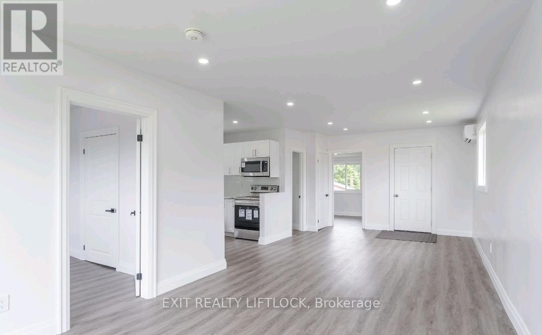 825 Cameron Street, Peterborough (Otonabee Ward 1), Ontario  K9J 4A2 - Photo 9 - X12613124