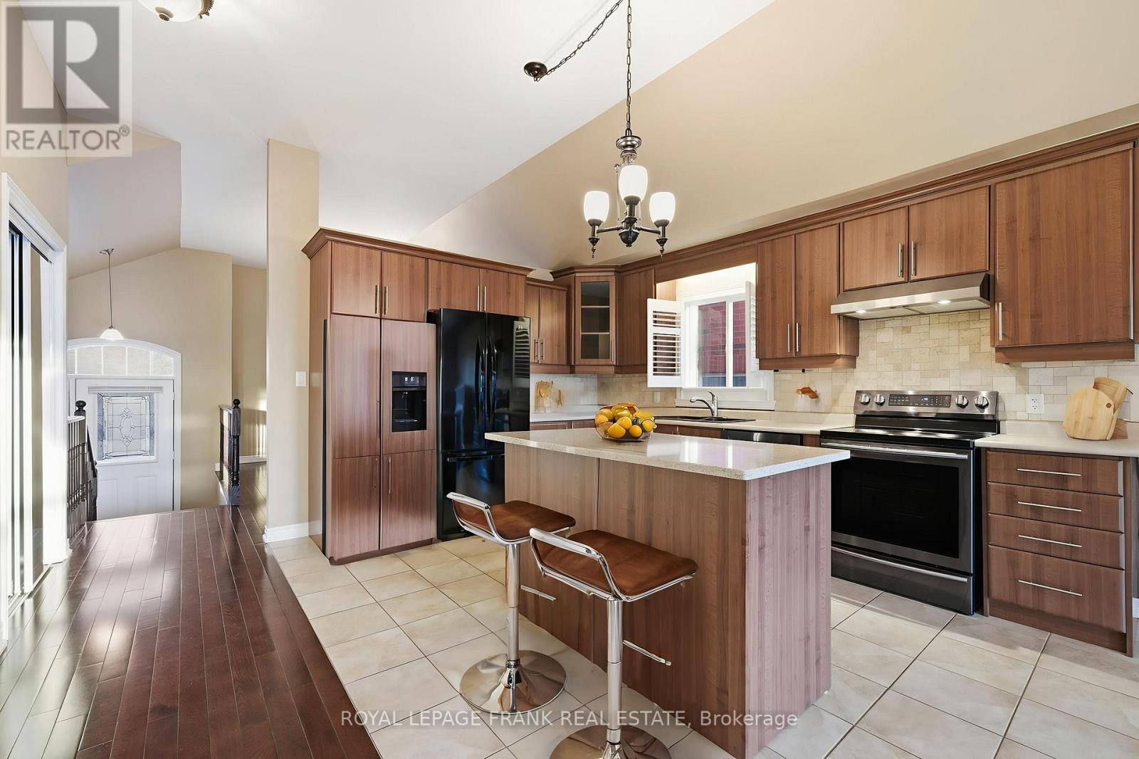 7 Brock Street, Kawartha Lakes (Lindsay), Ontario  K9V 0B9 - Photo 11 - X12613190