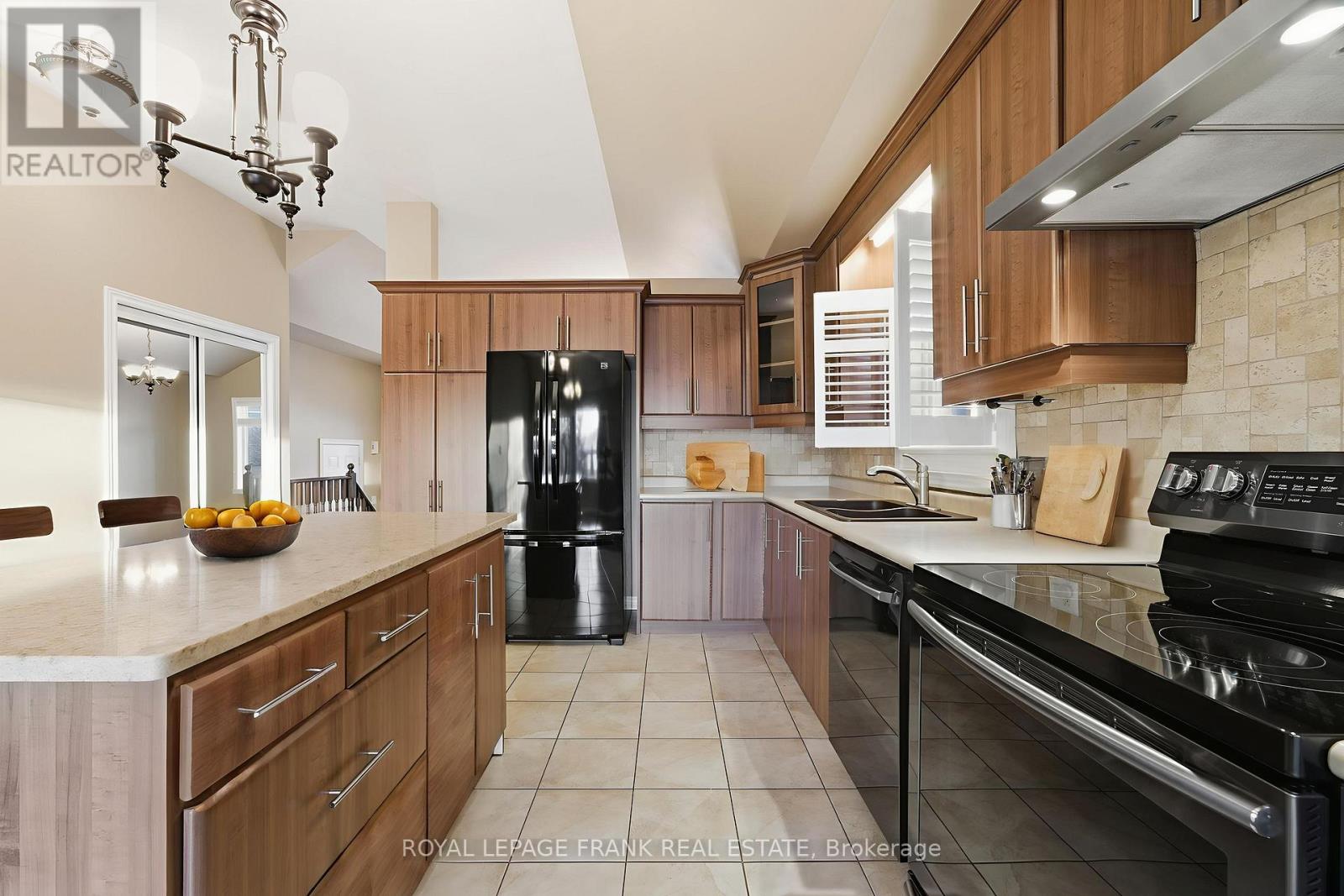 7 Brock Street, Kawartha Lakes (Lindsay), Ontario  K9V 0B9 - Photo 14 - X12613190