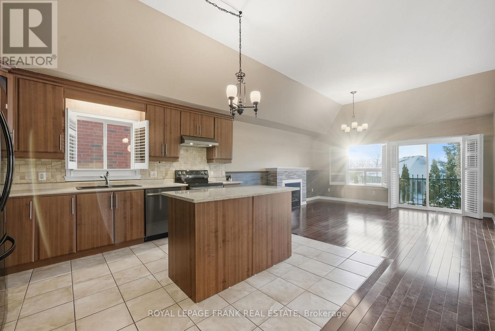 7 Brock Street, Kawartha Lakes (Lindsay), Ontario  K9V 0B9 - Photo 16 - X12613190