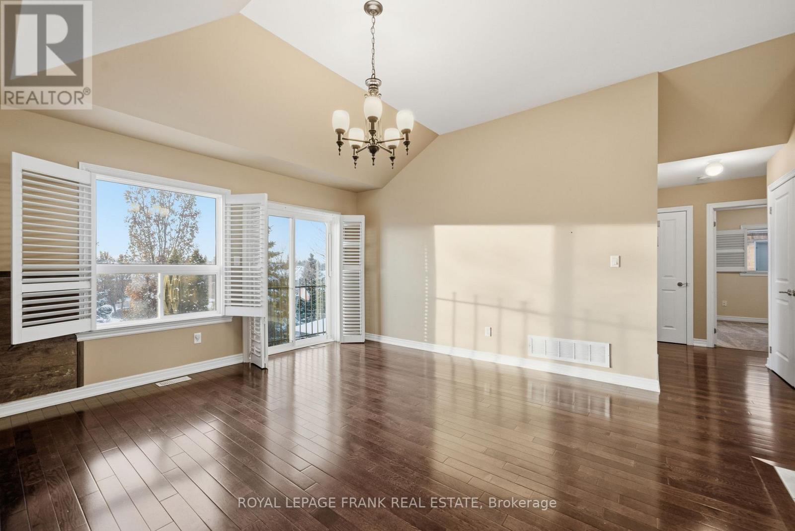 7 Brock Street, Kawartha Lakes (Lindsay), Ontario  K9V 0B9 - Photo 20 - X12613190