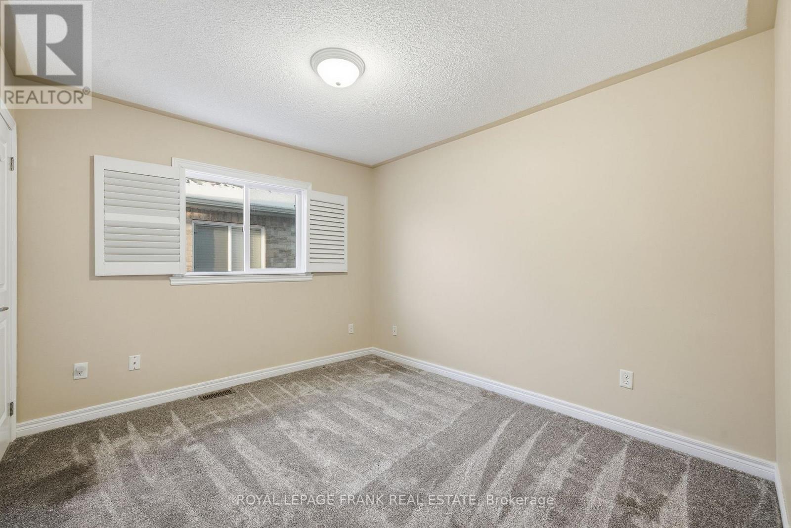 7 Brock Street, Kawartha Lakes (Lindsay), Ontario  K9V 0B9 - Photo 28 - X12613190