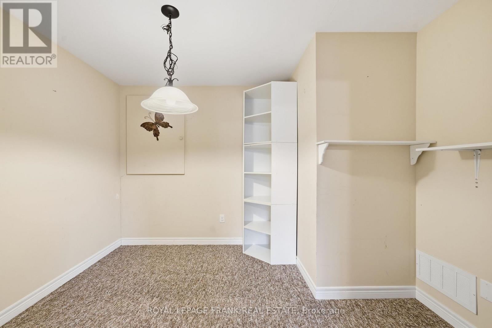 7 Brock Street, Kawartha Lakes (Lindsay), Ontario  K9V 0B9 - Photo 39 - X12613190