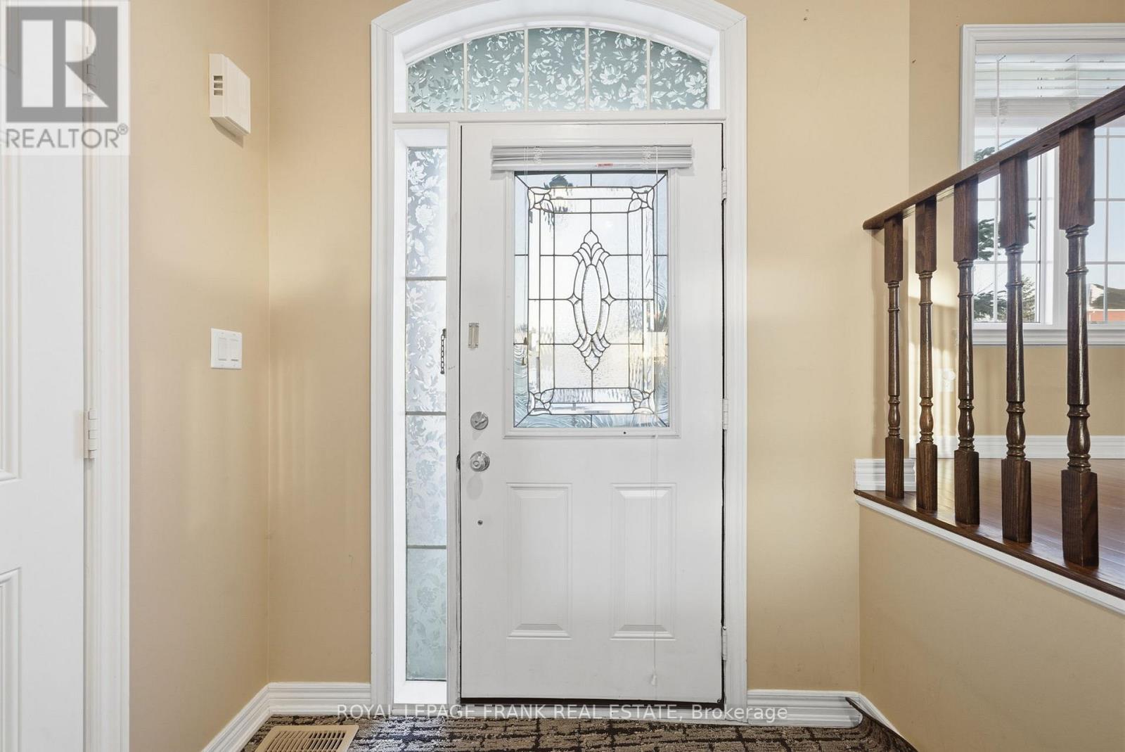 7 Brock Street, Kawartha Lakes (Lindsay), Ontario  K9V 0B9 - Photo 5 - X12613190