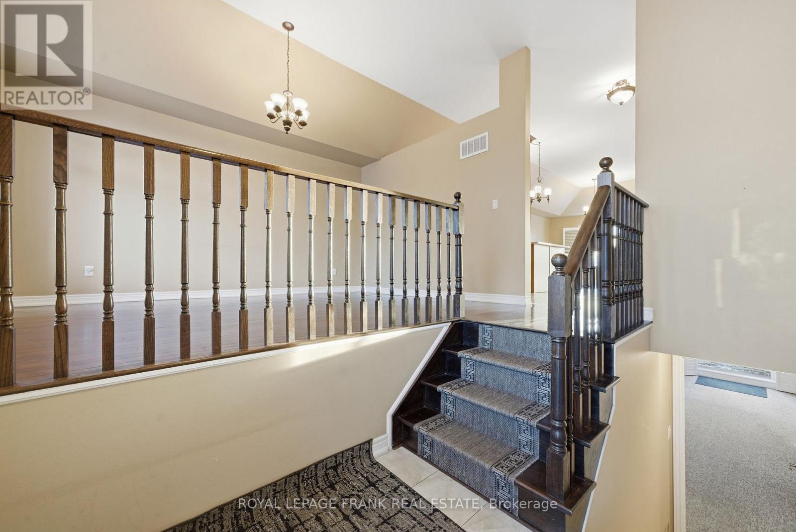 7 Brock Street, Kawartha Lakes (Lindsay), Ontario  K9V 0B9 - Photo 6 - X12613190