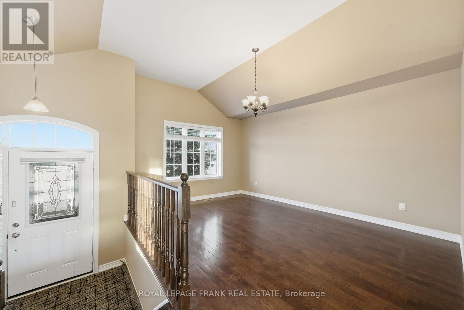 7 Brock Street, Kawartha Lakes (Lindsay), Ontario  K9V 0B9 - Photo 7 - X12613190