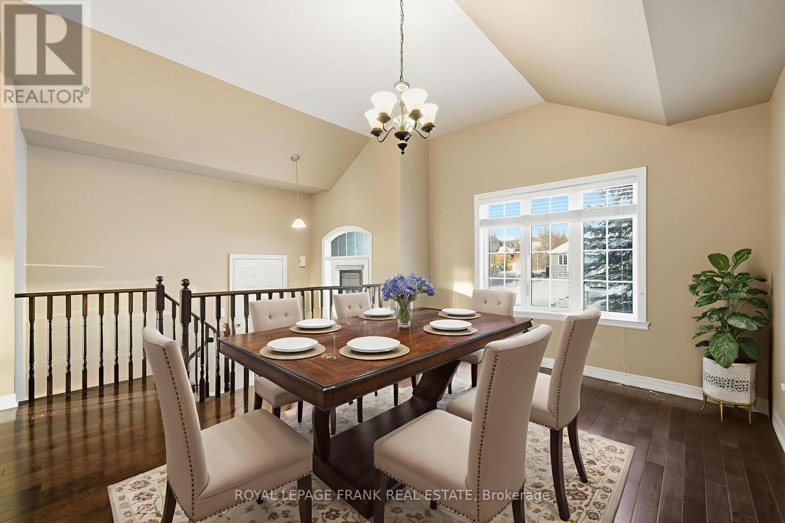 7 Brock Street, Kawartha Lakes (Lindsay), Ontario  K9V 0B9 - Photo 8 - X12613190