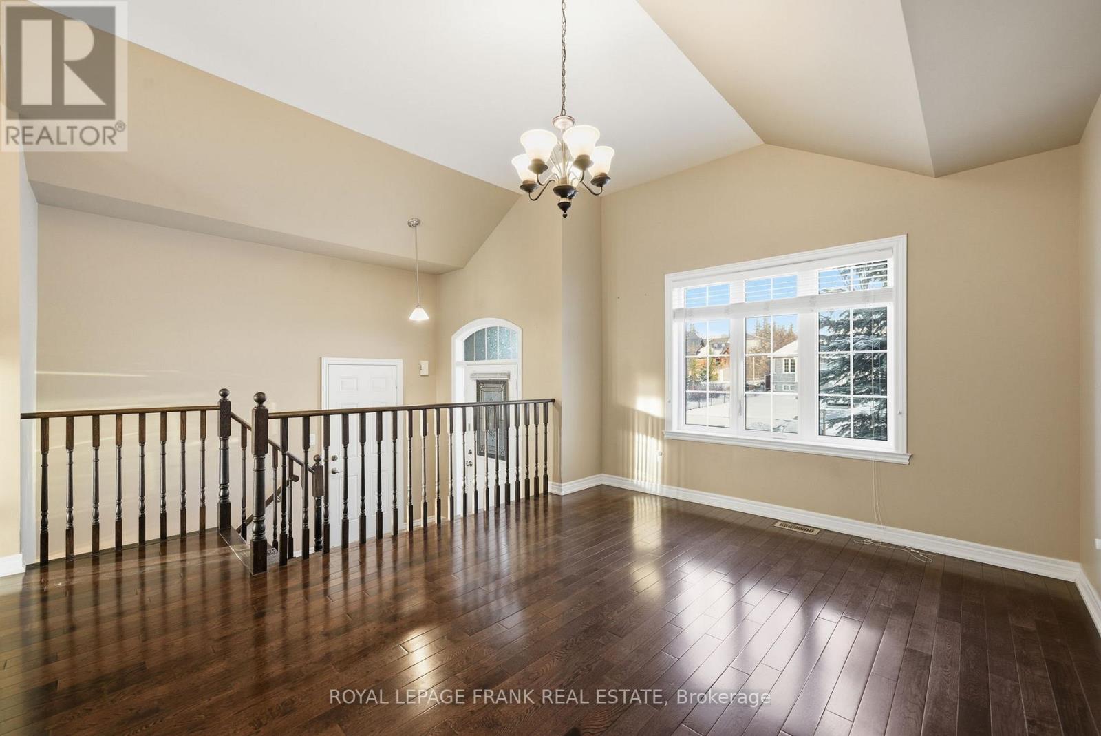 7 Brock Street, Kawartha Lakes (Lindsay), Ontario  K9V 0B9 - Photo 9 - X12613190