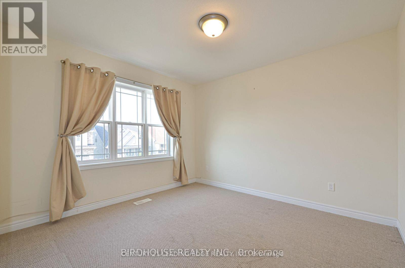 11 Silverbrook Avenue, Kawartha Lakes (Lindsay), Ontario  K9V 0B2 - Photo 17 - X12613382