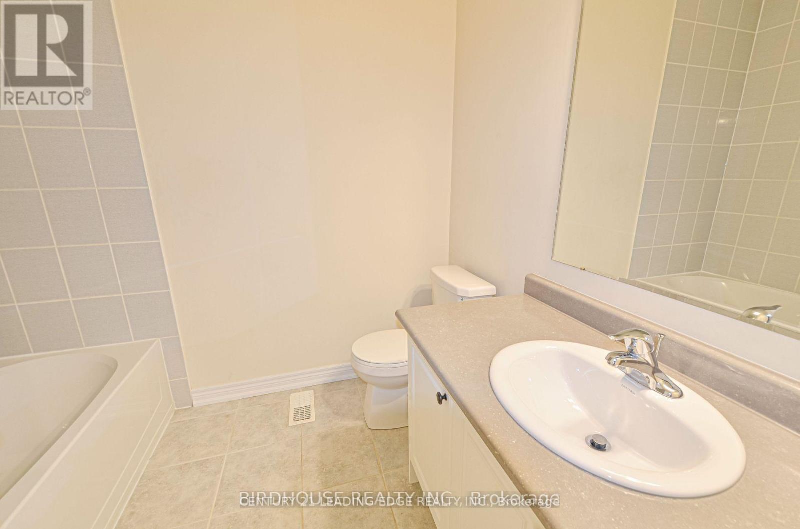 11 Silverbrook Avenue, Kawartha Lakes (Lindsay), Ontario  K9V 0B2 - Photo 18 - X12613382