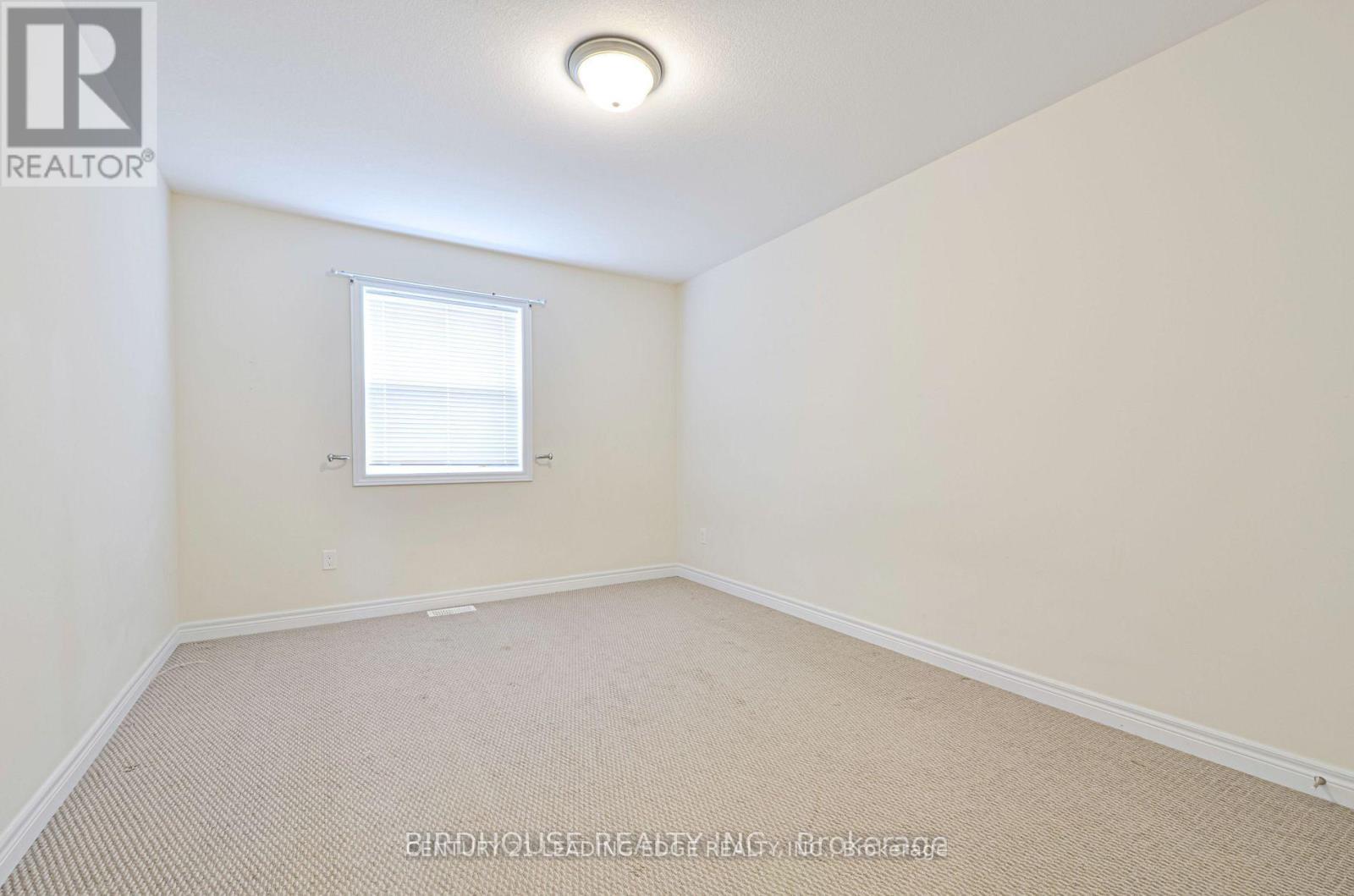 11 Silverbrook Avenue, Kawartha Lakes (Lindsay), Ontario  K9V 0B2 - Photo 20 - X12613382