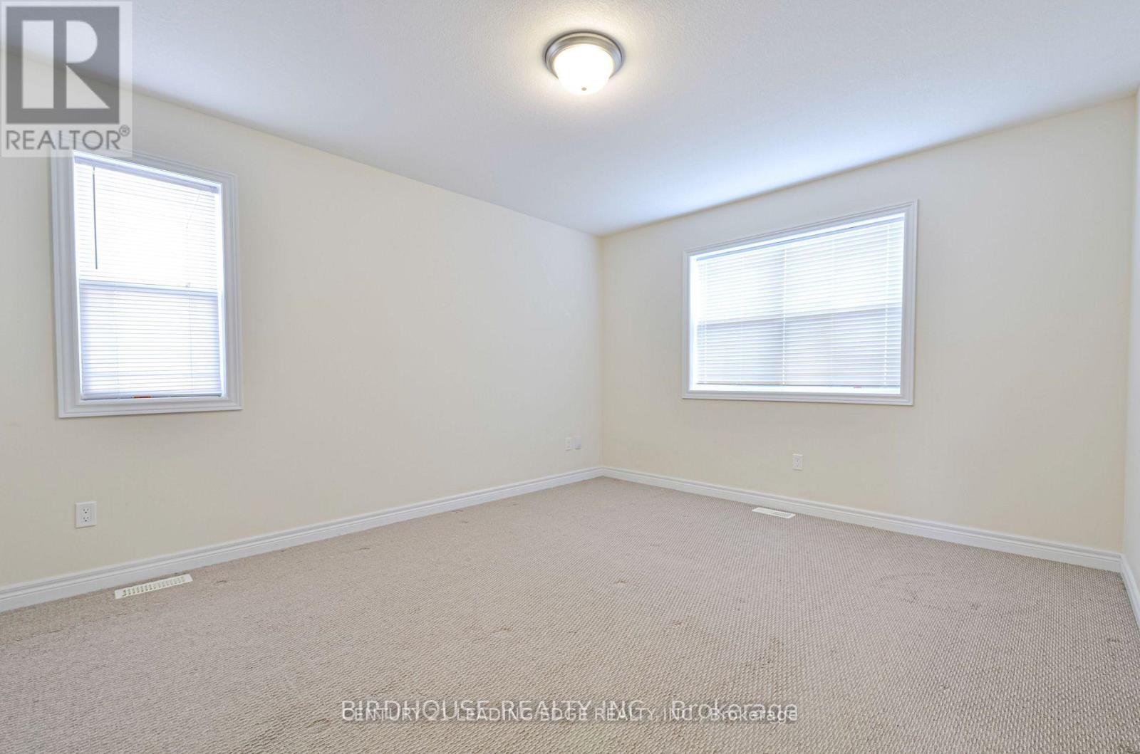 11 Silverbrook Avenue, Kawartha Lakes (Lindsay), Ontario  K9V 0B2 - Photo 21 - X12613382