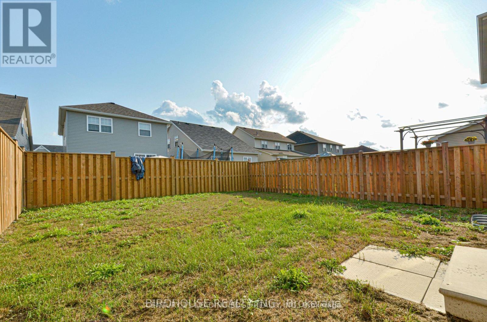 11 Silverbrook Avenue, Kawartha Lakes (Lindsay), Ontario  K9V 0B2 - Photo 25 - X12613382